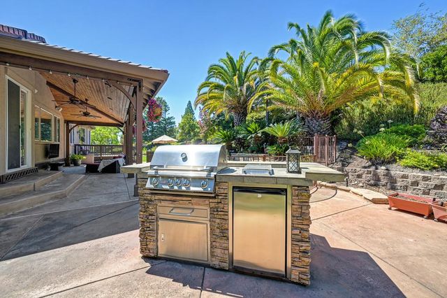 6813 Helstone Ct, Rocklin, CA 95677