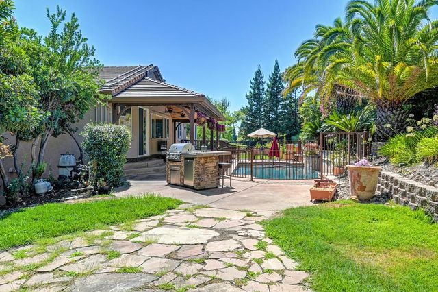 6813 Helstone Ct, Rocklin, CA 95677