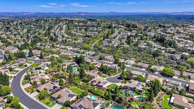 6813 Helstone Ct, Rocklin, CA 95677