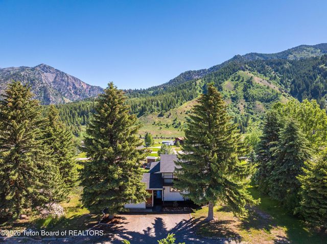428 MEADOWS Drive, Alpine, WY 83128