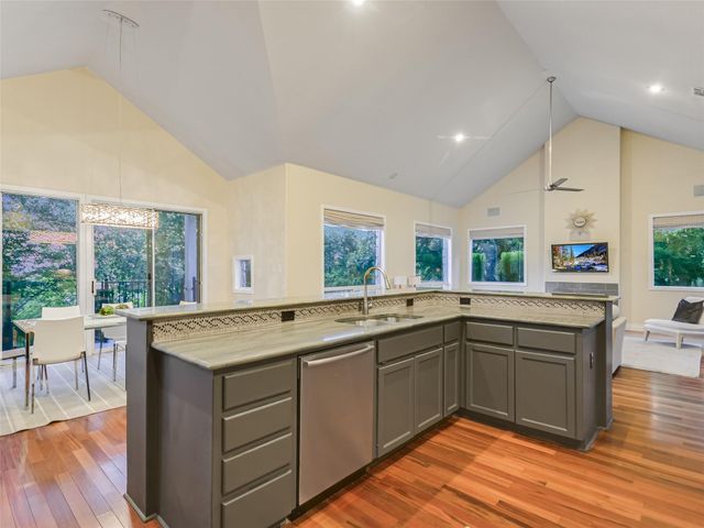 417 BEARDSLEY LN, Austin, TX 78746