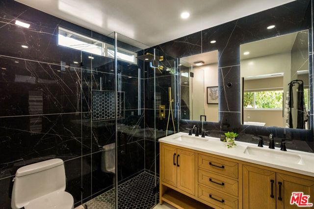 2616 N Buena Vista Street, Burbank, CA 91504