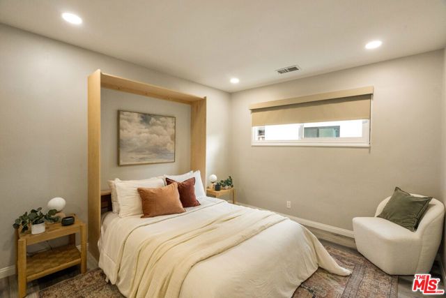 2616 N Buena Vista Street, Burbank, CA 91504