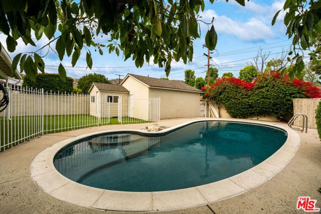 2616 N Buena Vista Street, Burbank, CA 91504