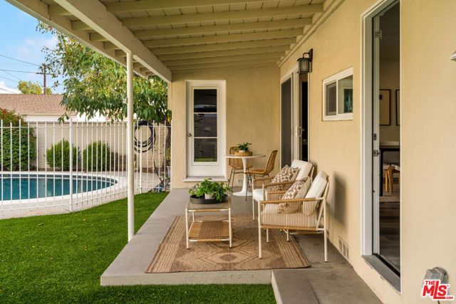 2616 N Buena Vista Street, Burbank, CA 91504