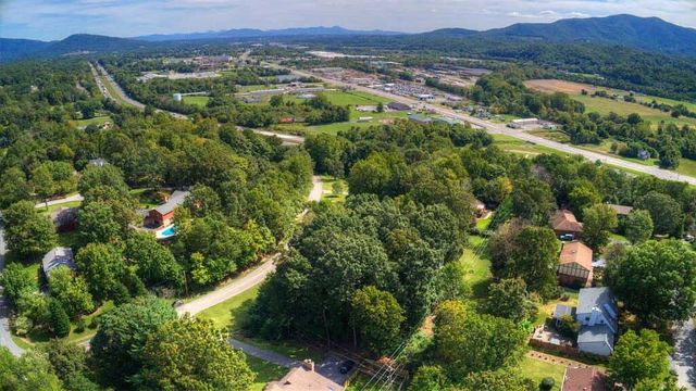 4828 Cherokee Hills DR, Salem, VA 24153