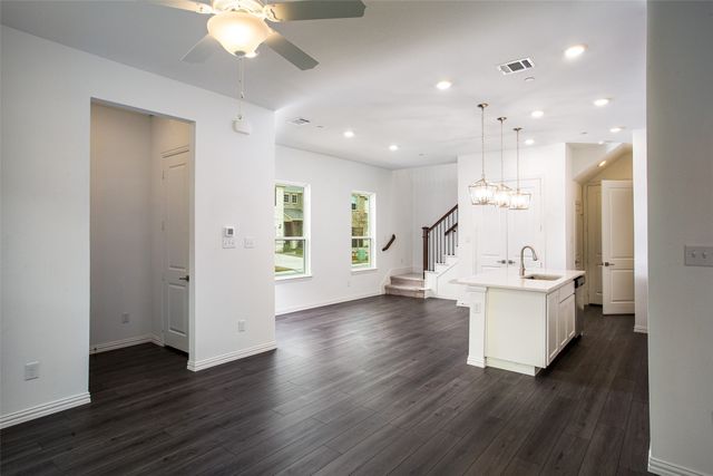 9944 Hennings Street, Irving, TX 75063