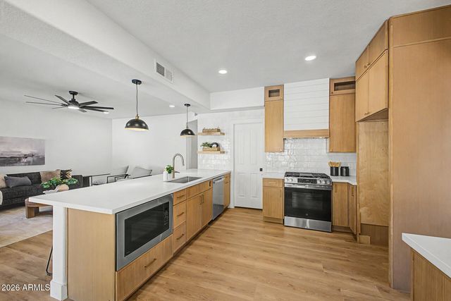 517 S ROCK HARBOR Drive, Gilbert, AZ 85233