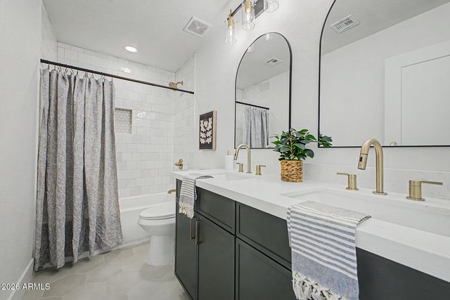 517 S ROCK HARBOR Drive, Gilbert, AZ 85233
