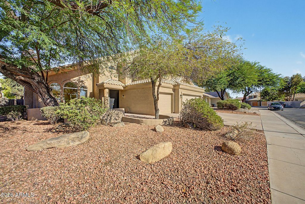 517 S ROCK HARBOR Drive, Gilbert, AZ 85233 — photo 2