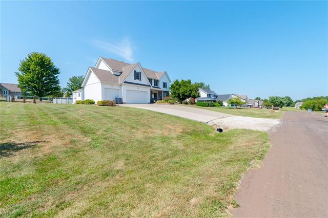 17807 157th Terrace, Basehor, KS 66007