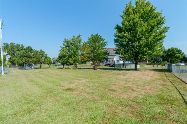 17807 157th Terrace, Basehor, KS 66007