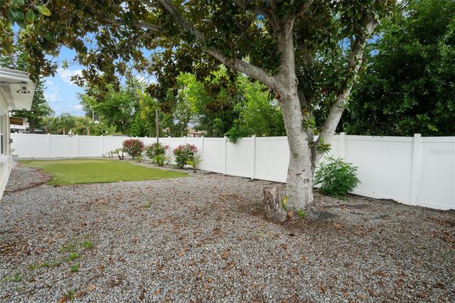 2037 67TH AVENUE S, St Petersburg, FL 33712