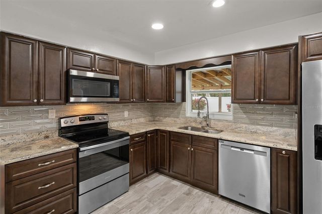 2037 67TH AVENUE S, St Petersburg, FL 33712