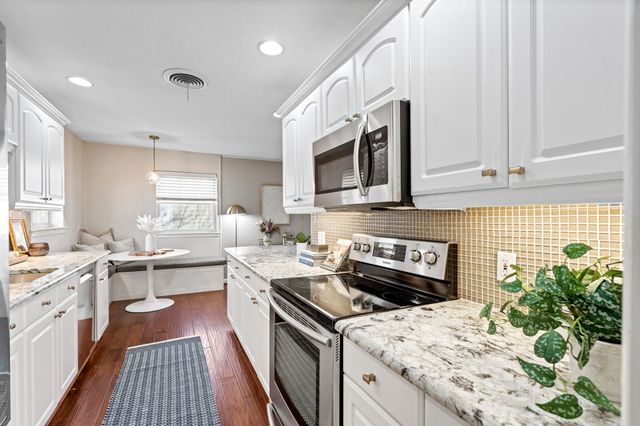 10631 Larchfield Lane, Dallas, TX 75238