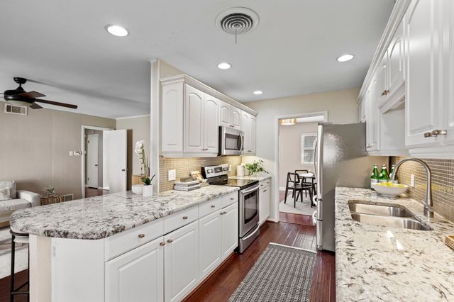 10631 Larchfield Lane, Dallas, TX 75238