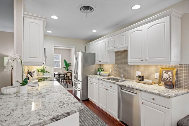 10631 Larchfield Lane, Dallas, TX 75238