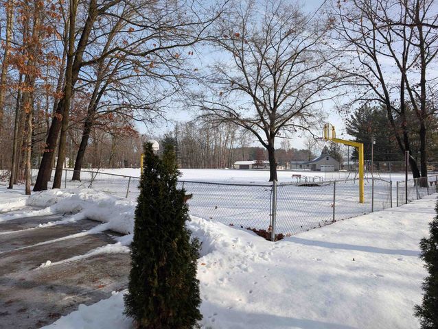 9140 Beech Street, Lake, MI 48632