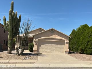 9121 E Autumn Sage Street, Tucson, AZ 85747