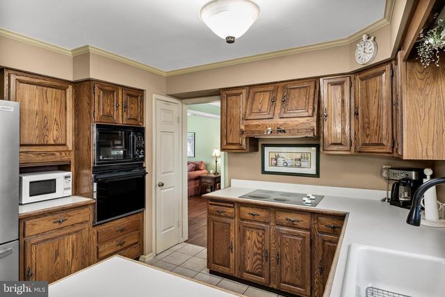 725 CORNWALLIS DR, Mount Laurel, NJ 08054