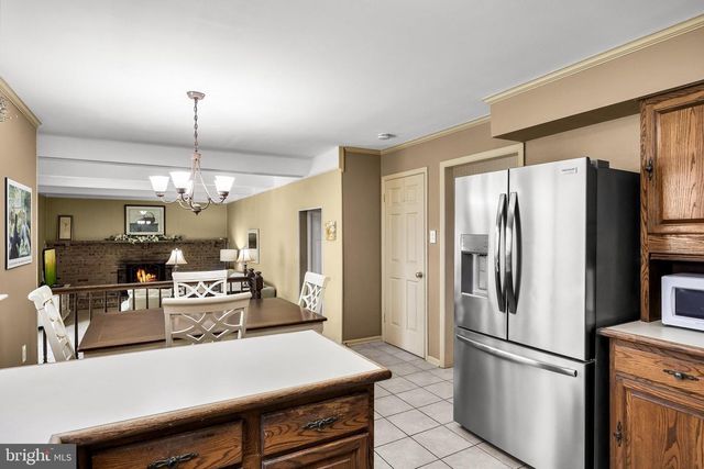 725 CORNWALLIS DR, Mount Laurel, NJ 08054