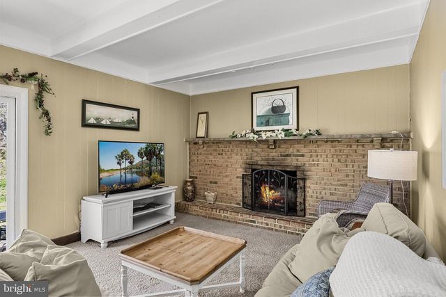 725 CORNWALLIS DR, Mount Laurel, NJ 08054