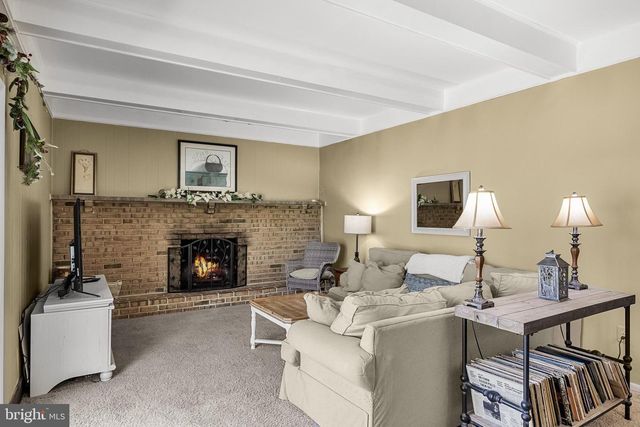 725 CORNWALLIS DR, Mount Laurel, NJ 08054