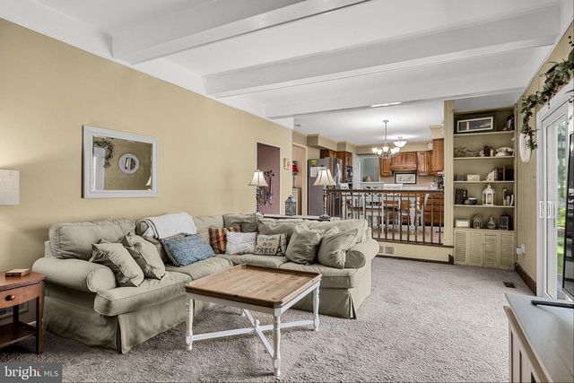 725 CORNWALLIS DR, Mount Laurel, NJ 08054