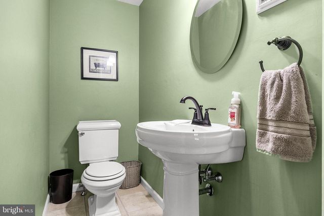 725 CORNWALLIS DR, Mount Laurel, NJ 08054