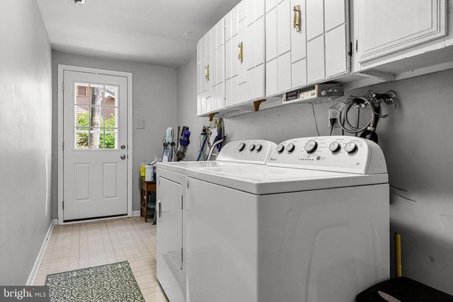 725 CORNWALLIS DR, Mount Laurel, NJ 08054