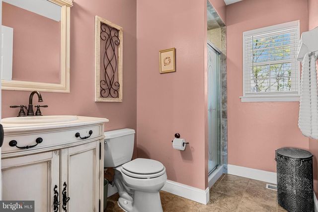 725 CORNWALLIS DR, Mount Laurel, NJ 08054