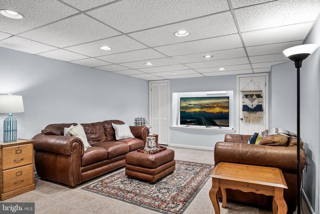 725 CORNWALLIS DR, Mount Laurel, NJ 08054