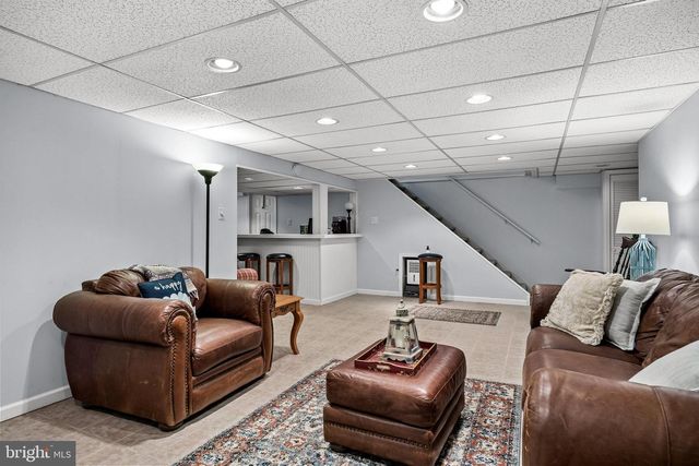 725 CORNWALLIS DR, Mount Laurel, NJ 08054