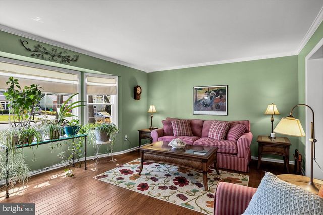 725 CORNWALLIS DR, Mount Laurel, NJ 08054