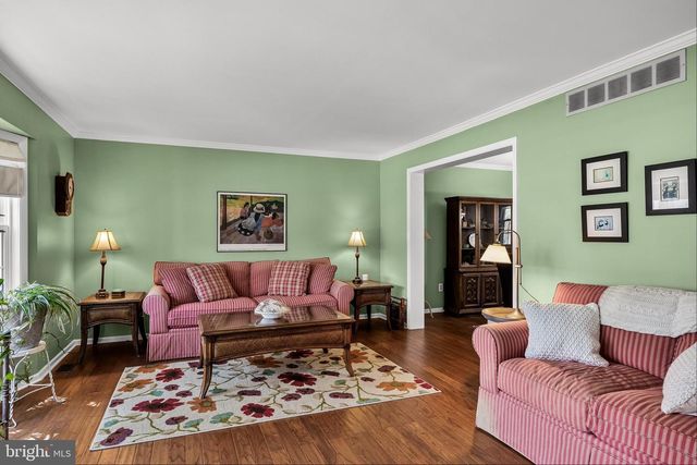 725 CORNWALLIS DR, Mount Laurel, NJ 08054