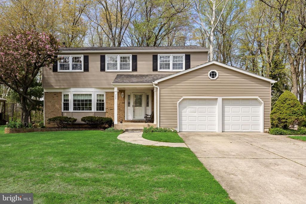 725 CORNWALLIS DR, Mount Laurel, NJ 08054
