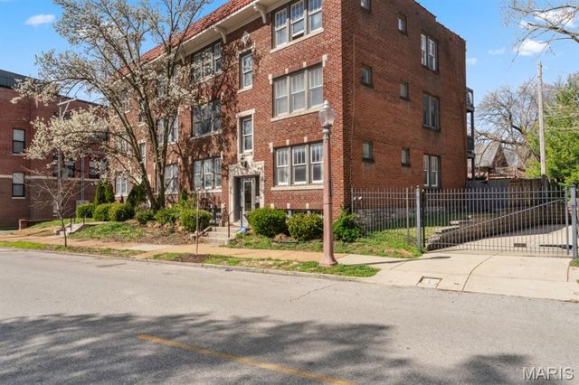 377 N Boyle Avenue A, St Louis, MO 63108