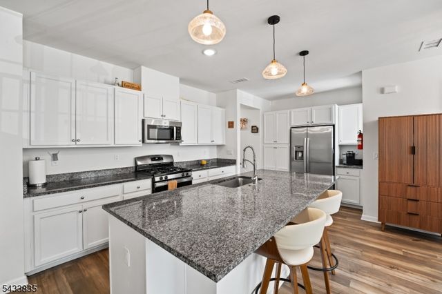 215 Park Ln, Dunellen Boro, NJ 08812