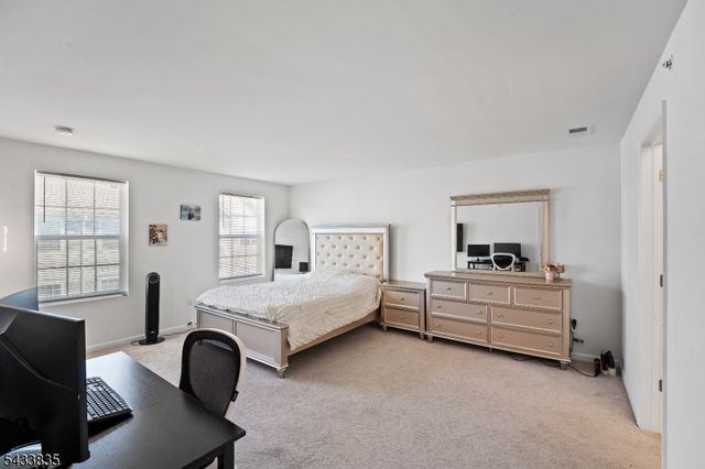 215 Park Ln, Dunellen Boro, NJ 08812