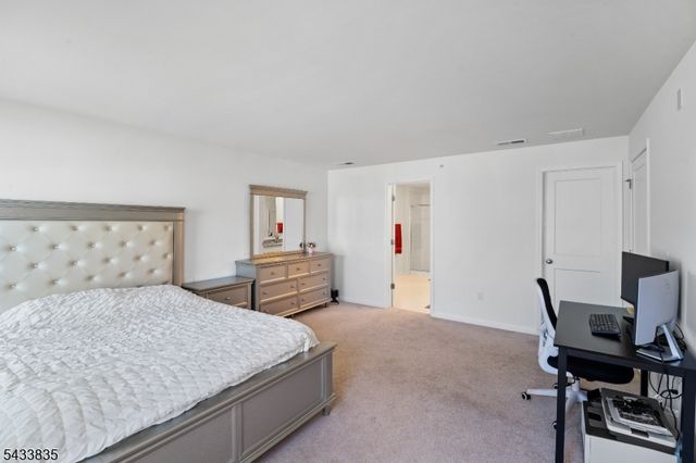 215 Park Ln, Dunellen Boro, NJ 08812