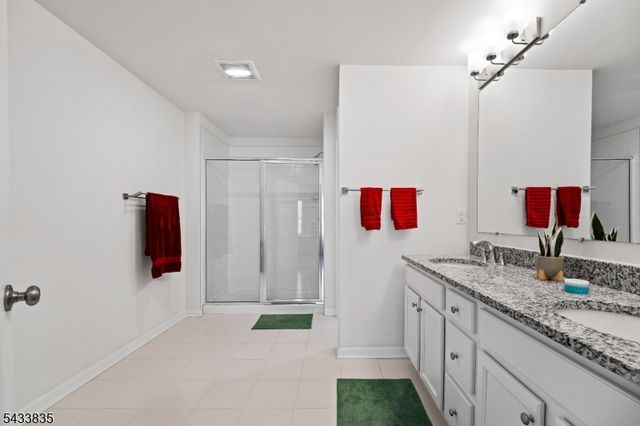 215 Park Ln, Dunellen Boro, NJ 08812