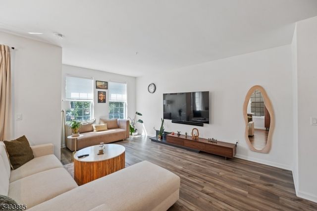 215 Park Ln, Dunellen Boro, NJ 08812