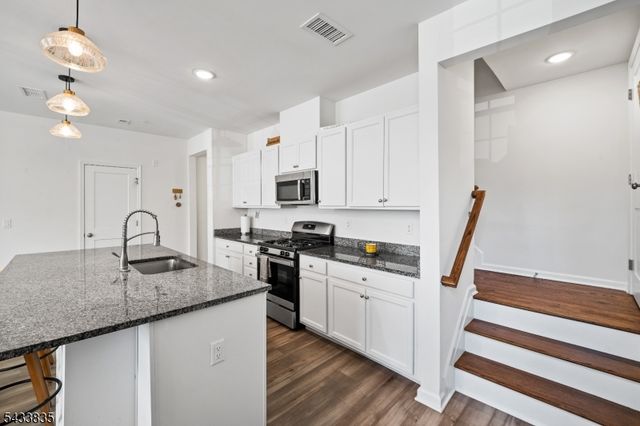 215 Park Ln, Dunellen Boro, NJ 08812