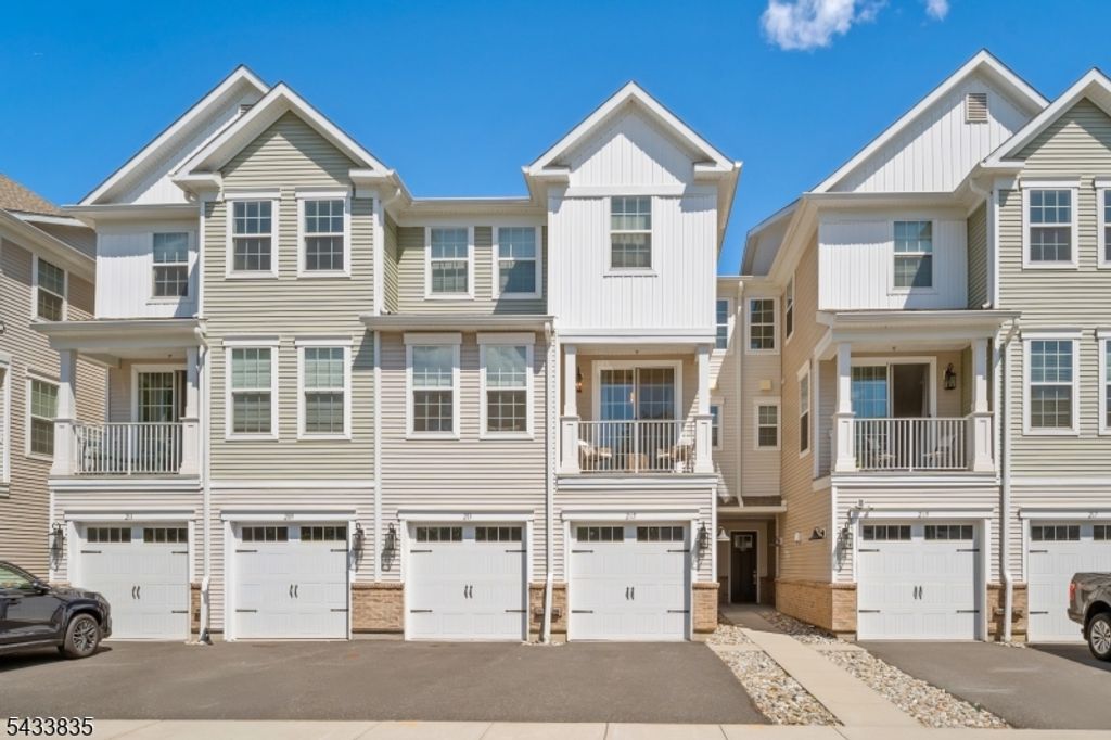 215 Park Ln, Dunellen Boro, NJ 08812