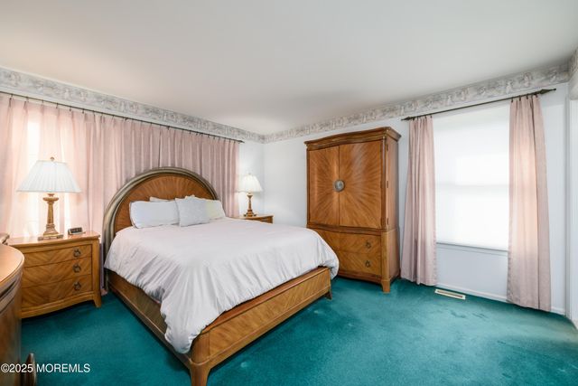 85 Starlight Road, Howell, NJ 07731