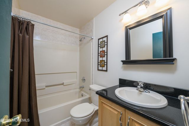 85 Starlight Road, Howell, NJ 07731