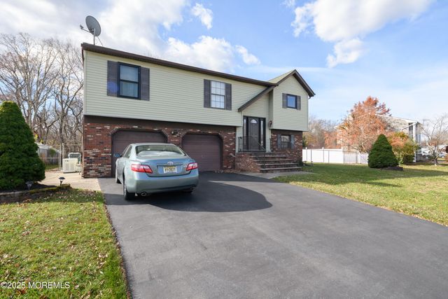 85 Starlight Road, Howell, NJ 07731