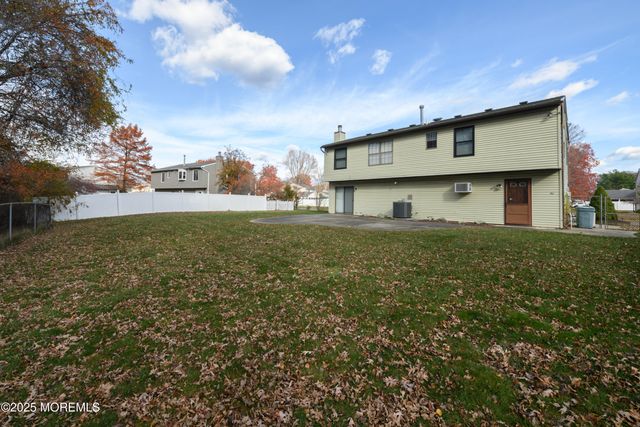 85 Starlight Road, Howell, NJ 07731