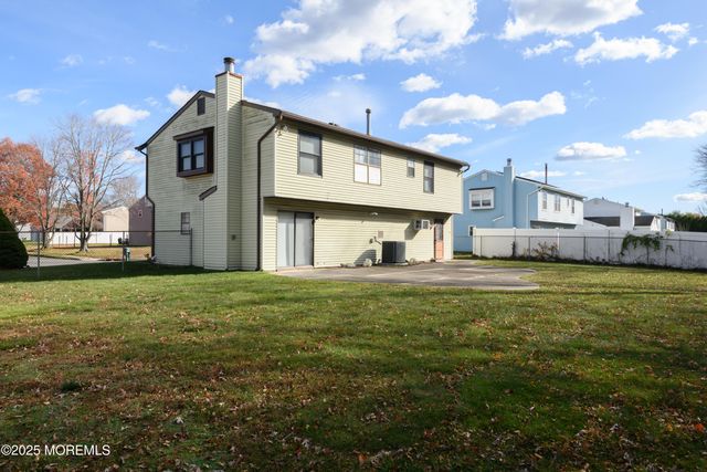 85 Starlight Road, Howell, NJ 07731