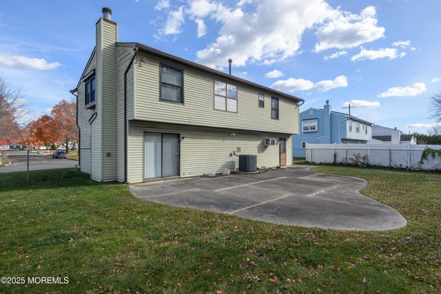 85 Starlight Road, Howell, NJ 07731